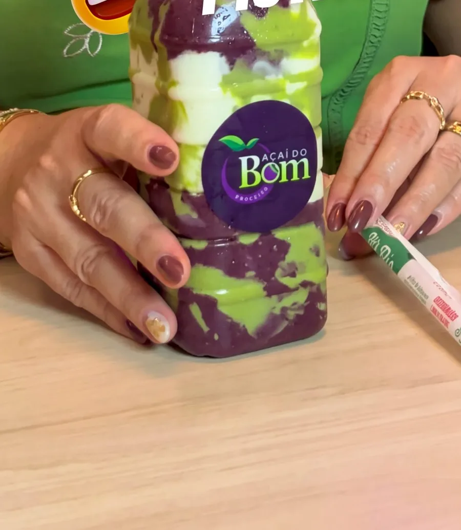 Açaí na garrafa com Ninho e pistache do Açaí do Bom Conceito